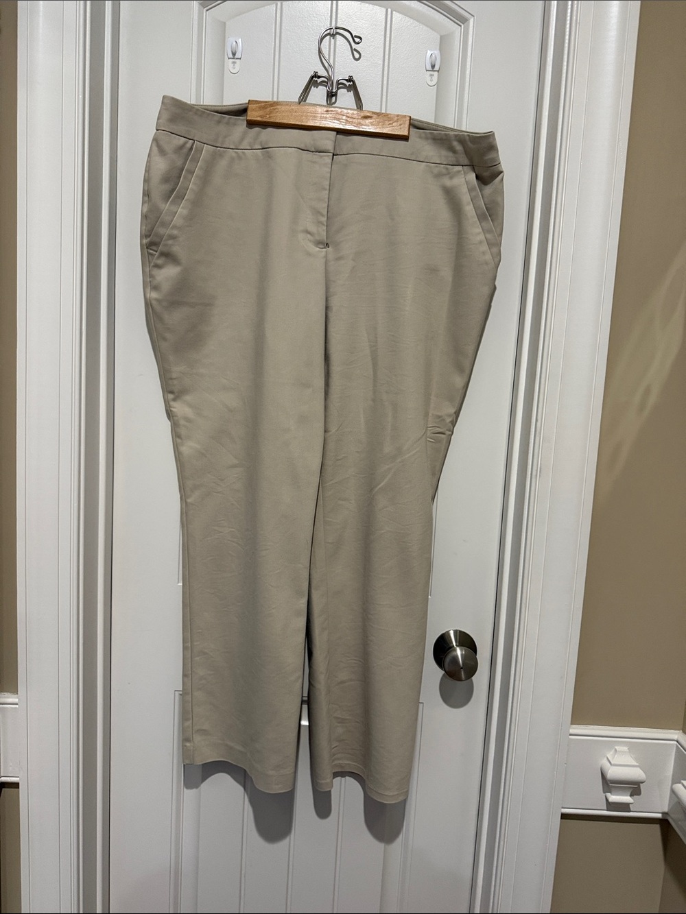 Chico’s soSlimming Classic Khaki Straight-Leg Pants